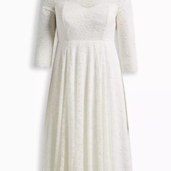 Plus Size Torrid Ivory Lace Tea-Length Wedding Dress Size 24 and Size 18 - Picture 4 of 13